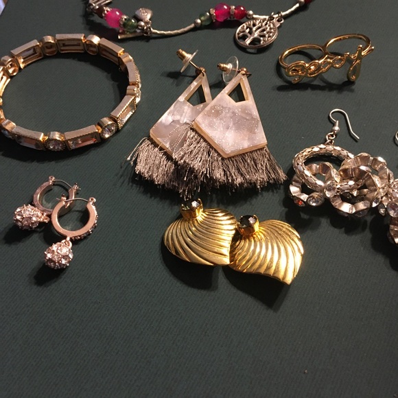 Jewelry Bundle: 8 pieces: 3 Earrings, 1 anklet, 1 ring, 1 bracelet, 1 bangle ✂️ - Picture 4 of 16
